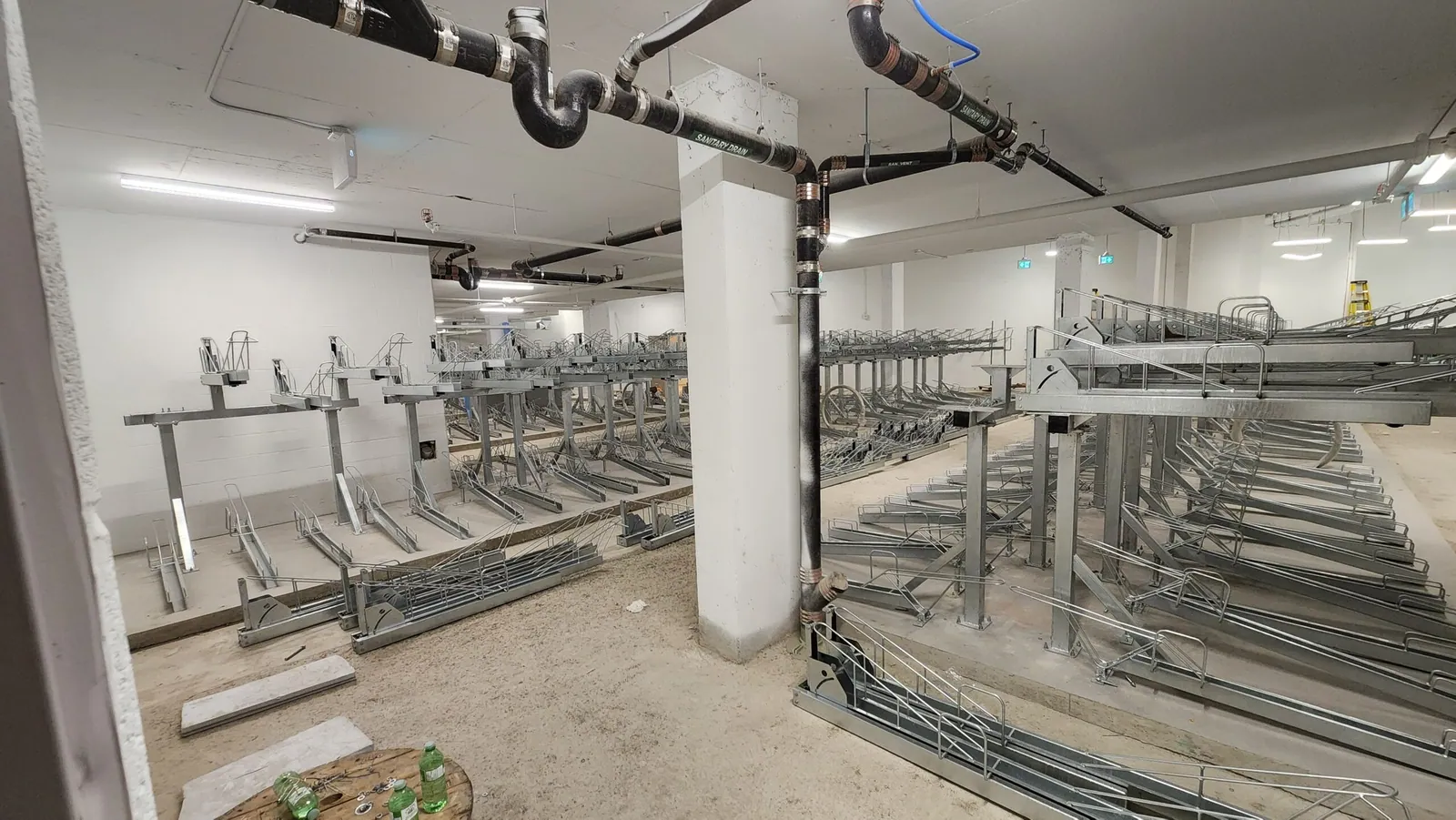 Bicycle parking system set out to drawing in a commercial building