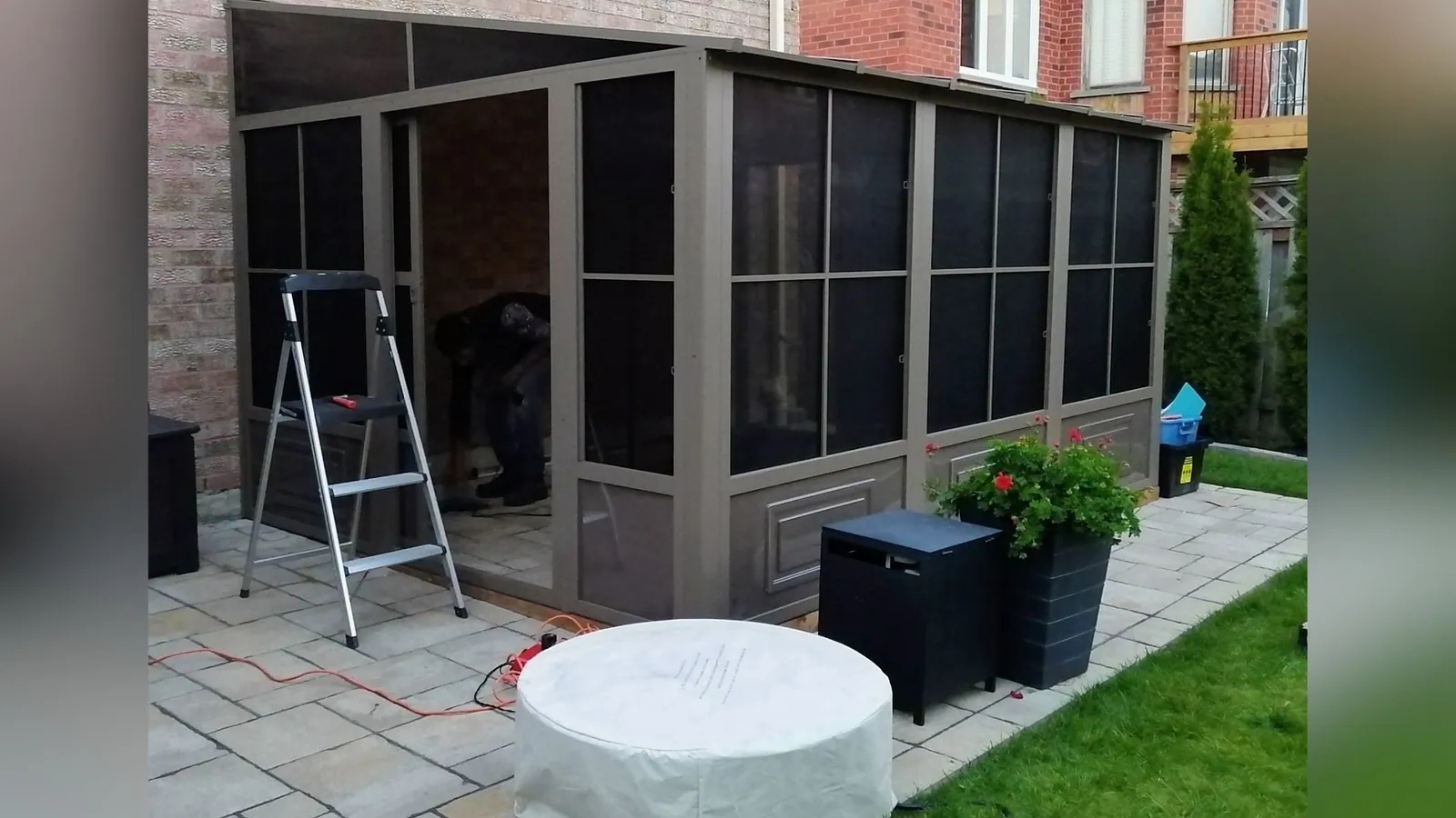 Greenhouse kit assembled and sealed