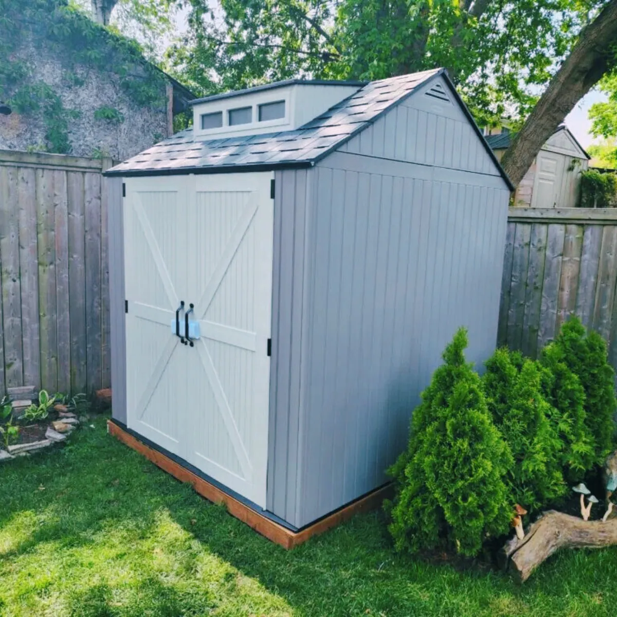 Lifetime shed assembled on a levelled wood base