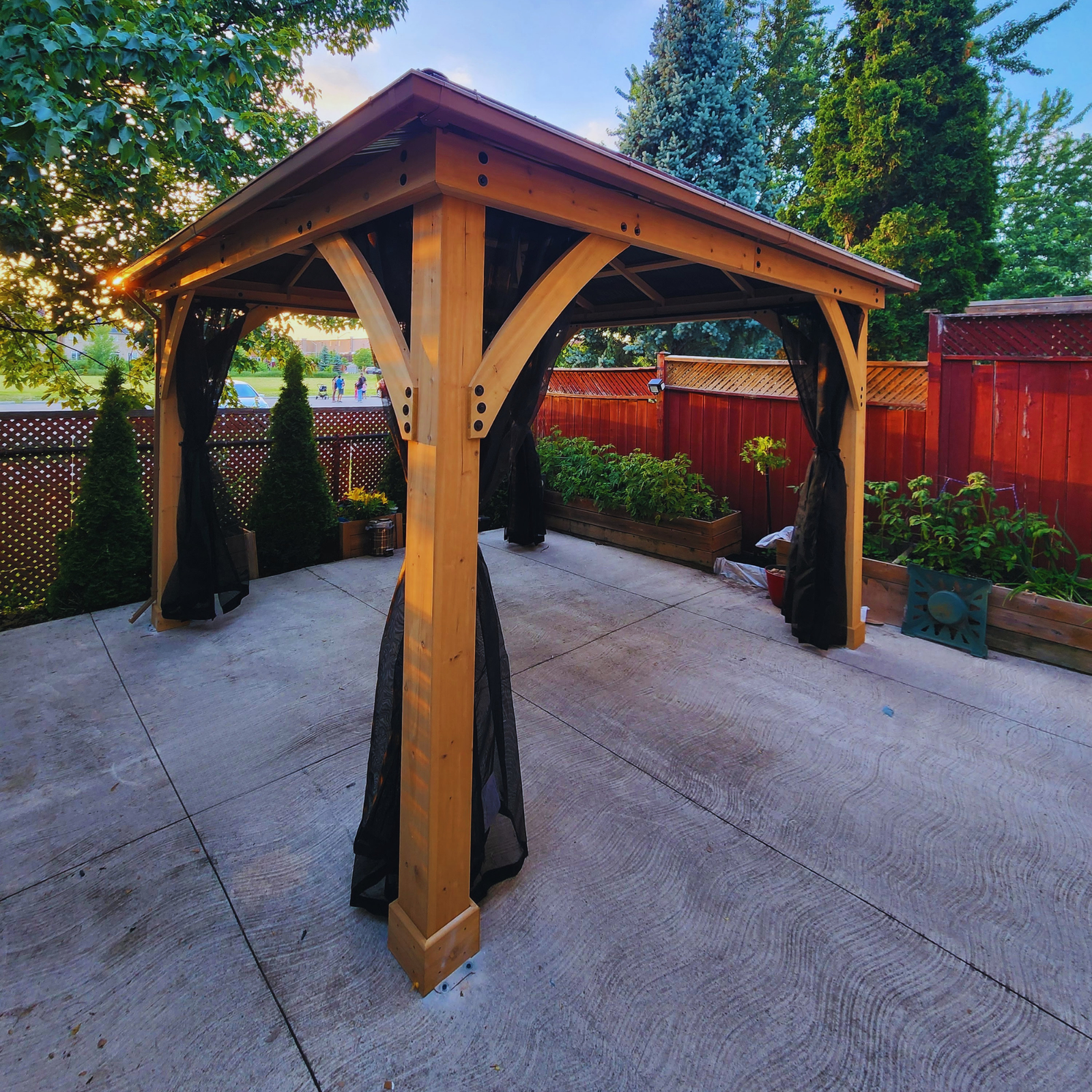 Gazebo installation by Helperama